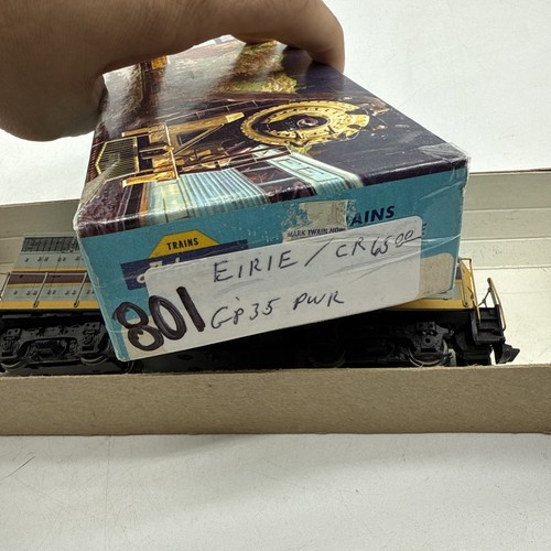 HO Athearn Blue Box GP-35 Powered Diesel Locomotive Eirie CR #3690 - Picture 10 of 10