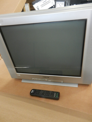 Sony Trinitron FLAT GLASS CRT TV KV-24FV12 -PERFECT 4 Gaming