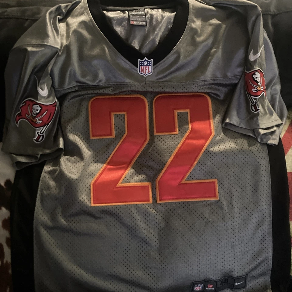 Camiseta Doug Martin NikeOn-Field NFL Talla 48 Nueva Sin Etiquetas Foto 3 de 4