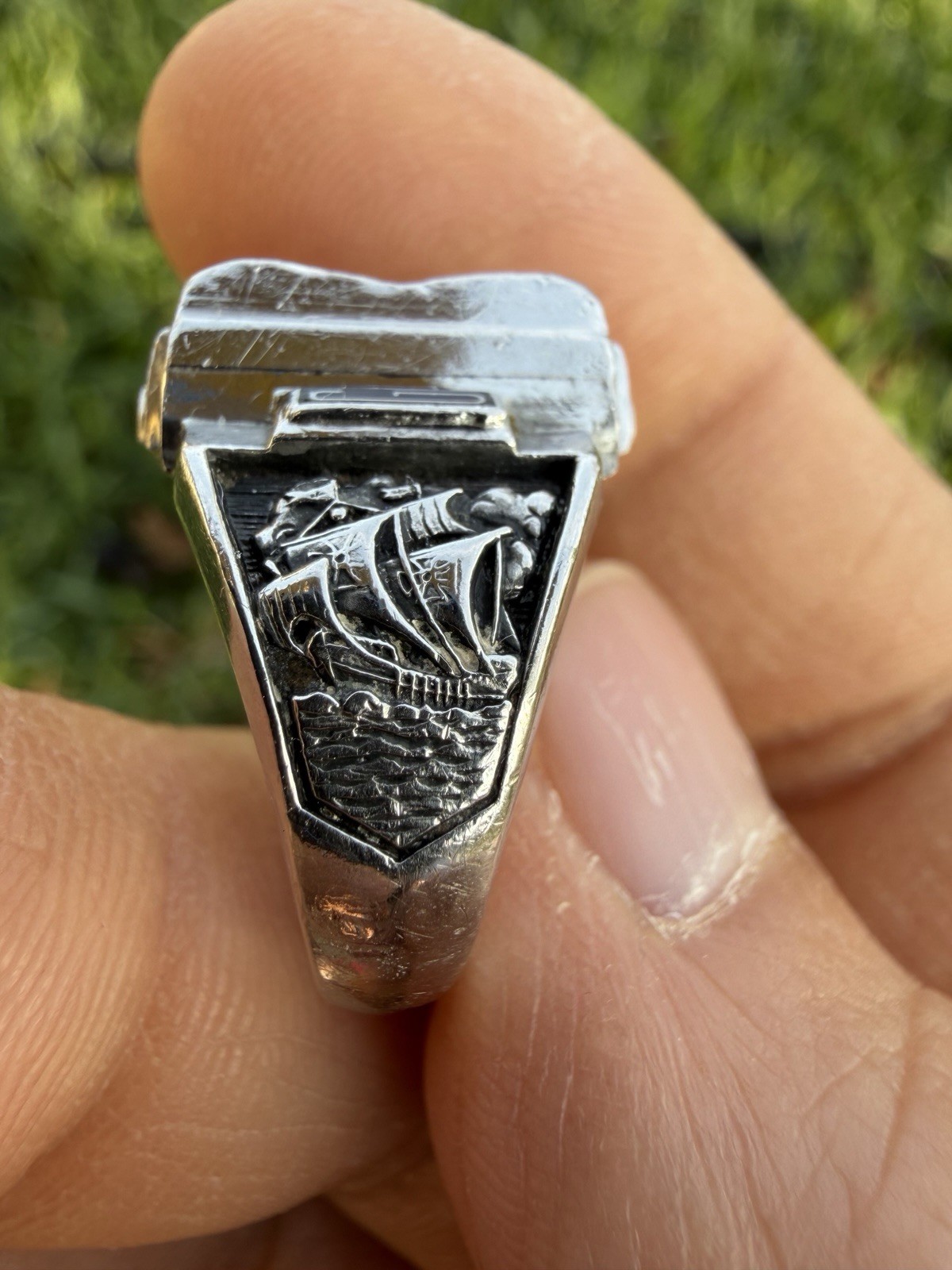 Central Class Ring - image 3