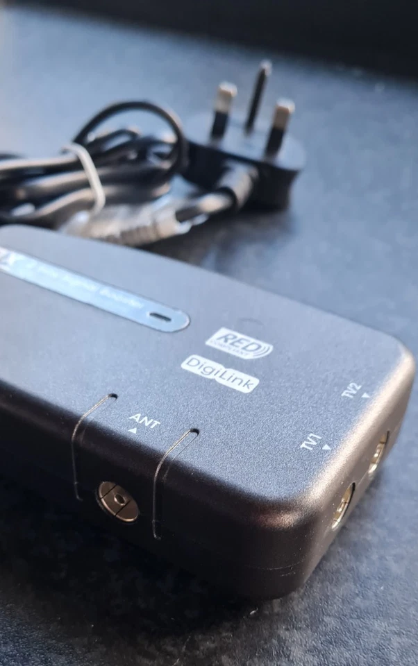 SLx 2 Way Signal Booster with IR Bypass 27822BMR | Freeview | HD | 20dB Gain - Image 4 of 4