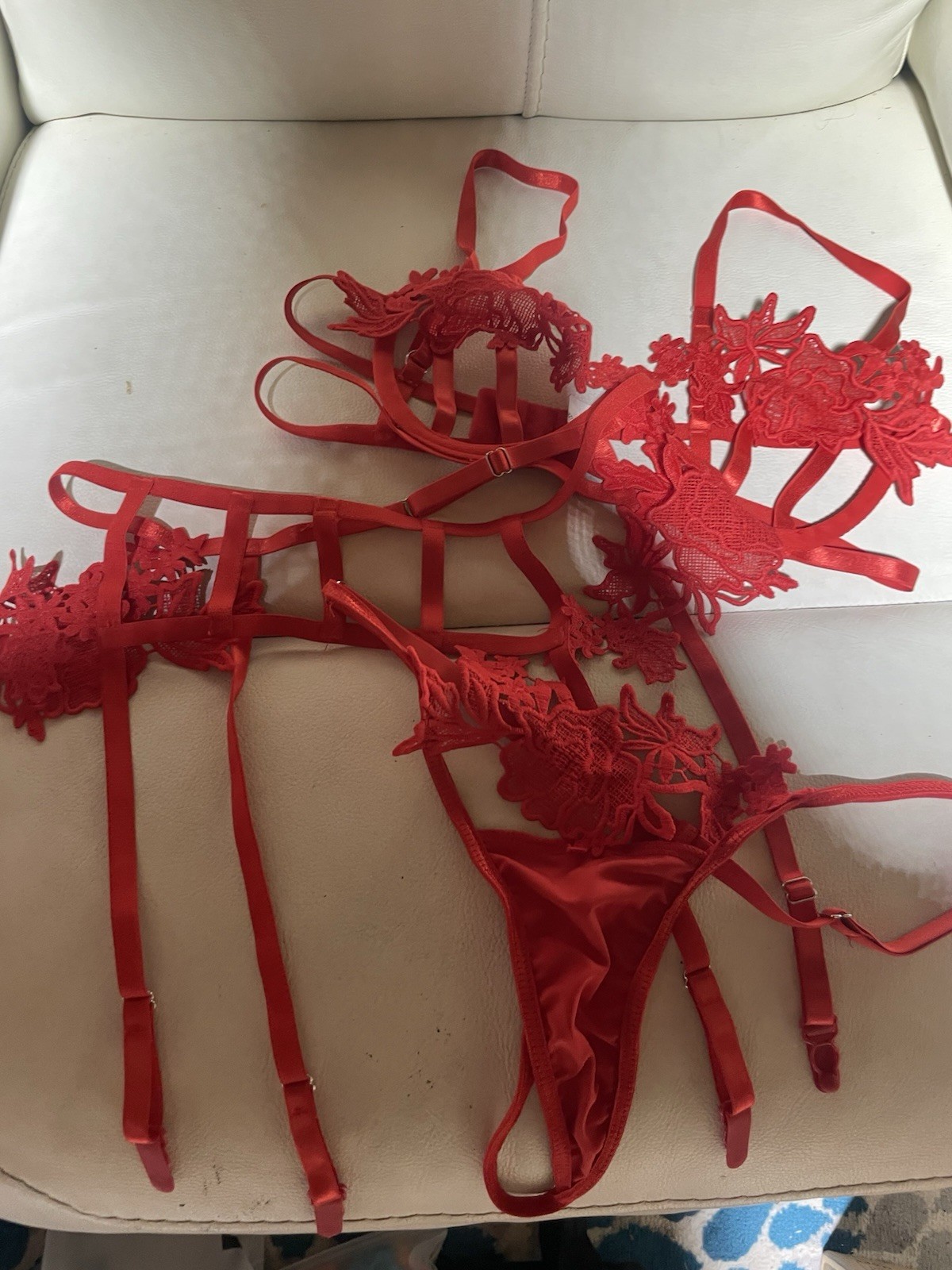 M Red Floerns Women’s Lace Lingerie Set W/ Strappy Bra, Thong, And Garter Belt