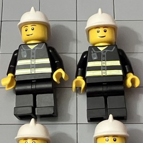 Lego City Fire Station 7945 4 Mini figurines Lot Of 4 C6 32