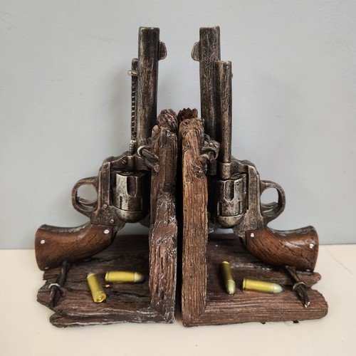 Rustic Western Hunter Revolvers Gun Pistols Bookends Set Six Shooter Cowboy