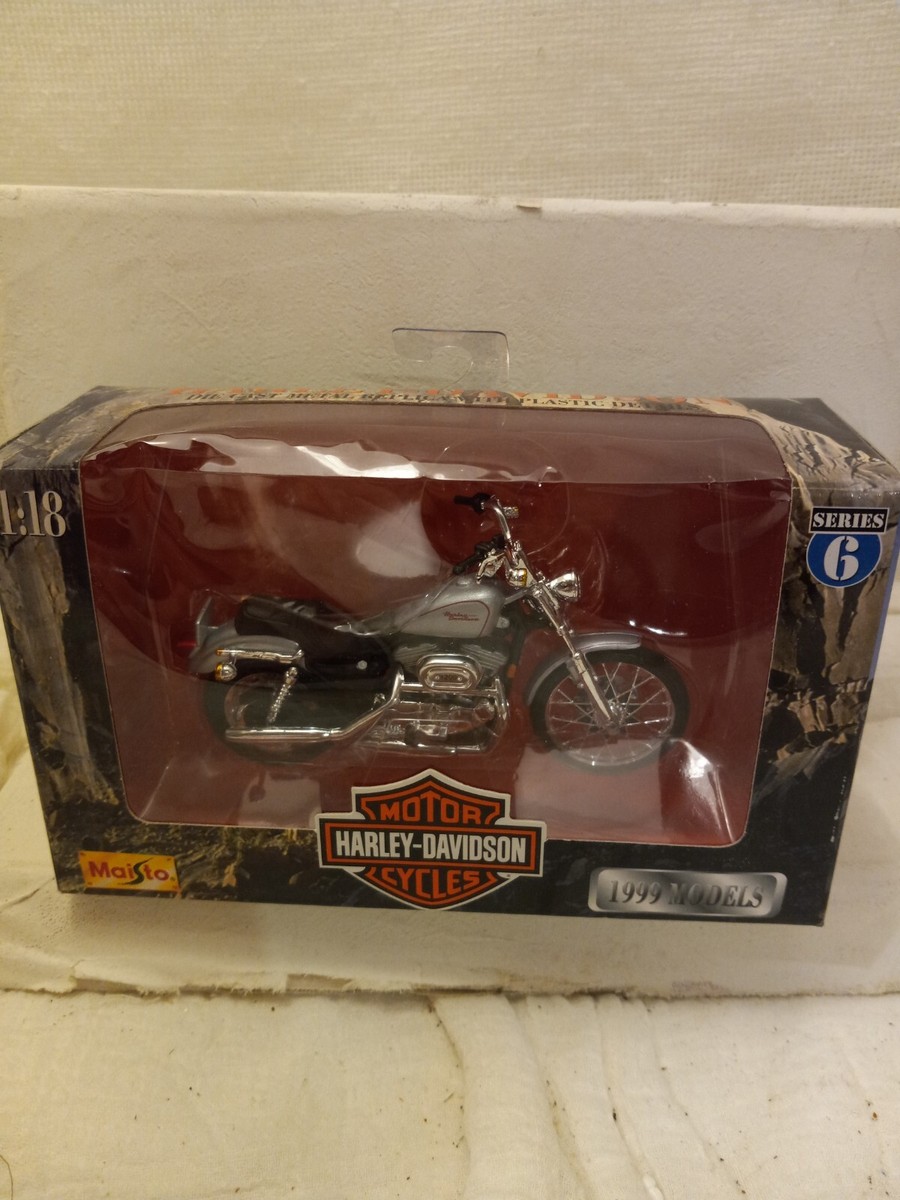 Modèle Réduit Harley Davidson Sportster 1200 Custom Maisto 1/18 - Occasion Très Bon état
