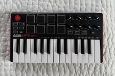 Akai MPK Mini MK3 25 Key Electronic Keyboard - Black/Red/White