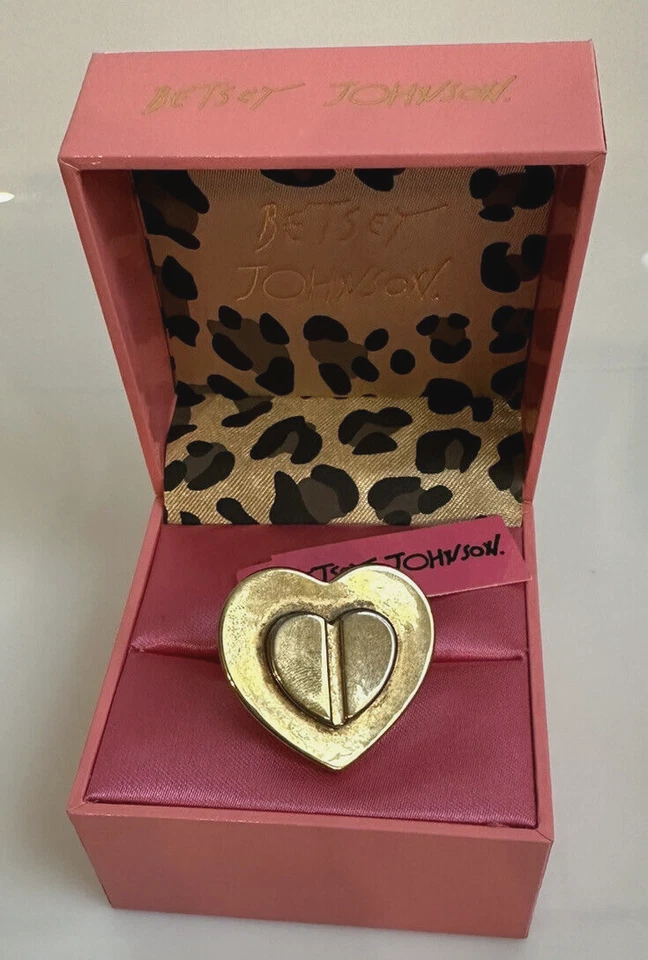 New Betsey Johnson Gold Status Heart Ring in Gold-Tone, Stretch - In Gift Box - Image 4 of 4