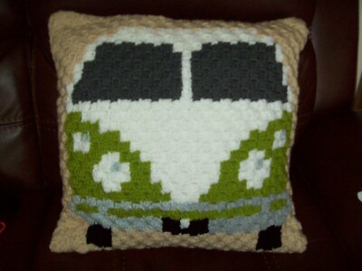 HANDGEMACHTES GEHÄKELTES C2C KISSEN VORNE CAMPER VAN SORTIERT 17'' X 17'' AUFGENÄHTES KISSEN