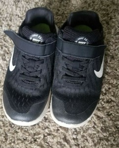 boys black tennis shoes