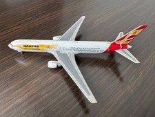 Qantas Boeing  767-300 Wallables