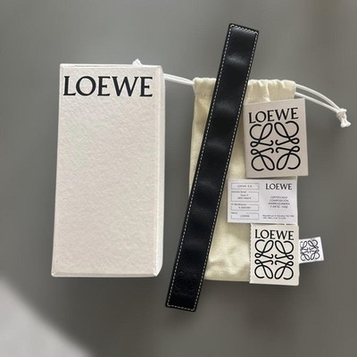 LOEWE Leder Slap Armband schwarz Kontrastnaht Anagramm geprägt