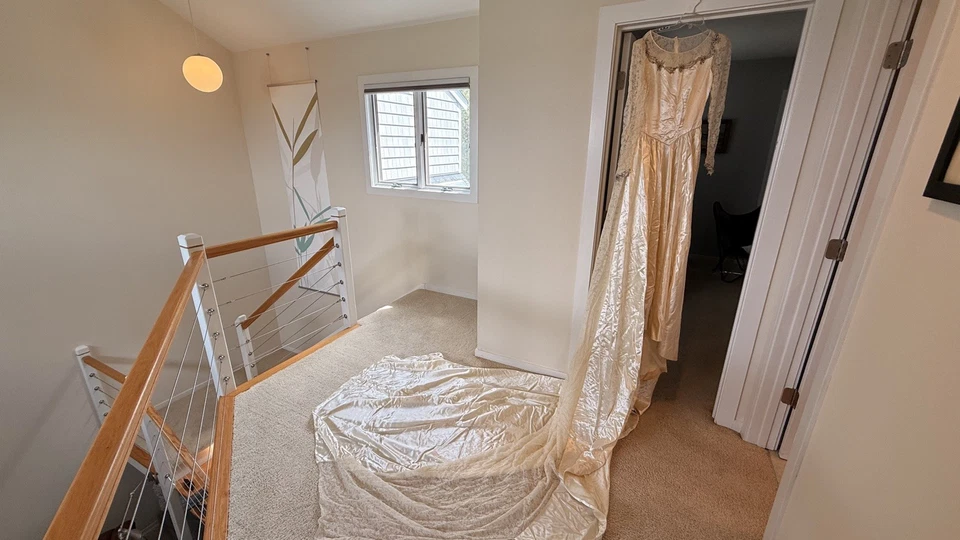 1949 wedding dress and veil - Image 2 of 4