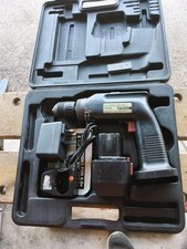 WICKES 12V CORDLESS DRILL/ DRIVER WITH BATTERY AND CHARGER IN CASE