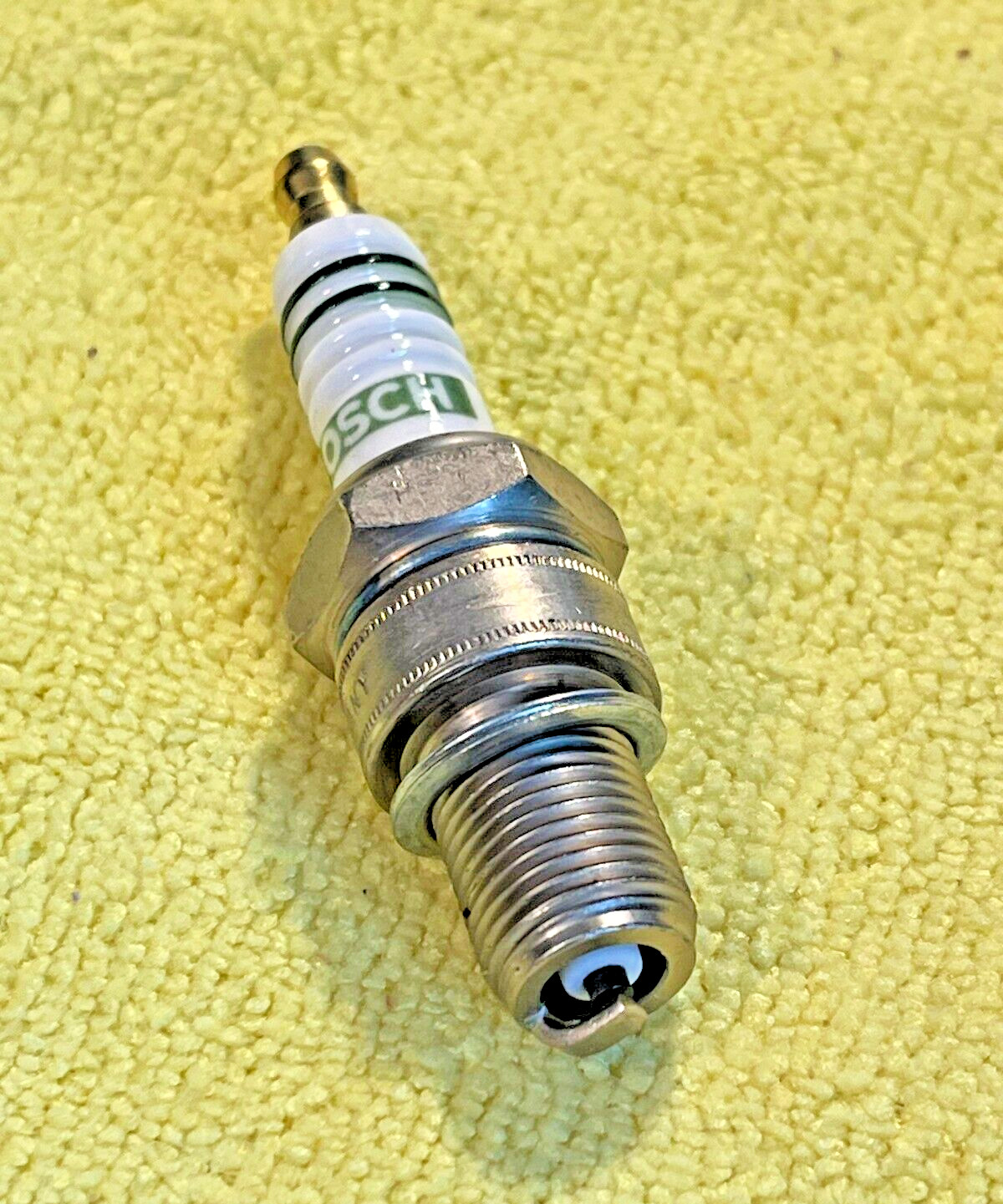 Set of 4 Bosch-Germany Spark Plugs for 80 Mazda RX-7