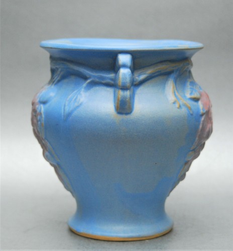 EARLY ART DECO HULL POTTERY VASE URN BERRIES LEAVES MATTE BLUE GLAZE UNSIGNED - Picture 4 of 6