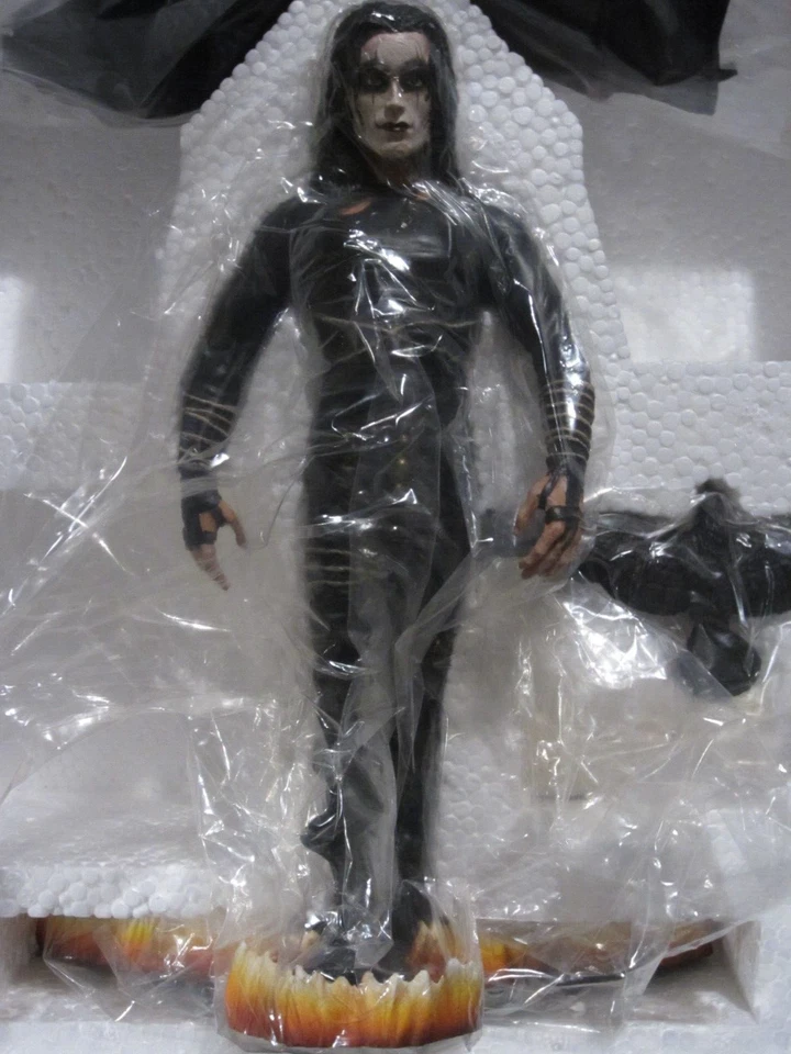 Brandon Lee "The Crow" 1994 Inteleg SE Cold Cast Porcelain Statue #789/1500 - Image 3 of 4
