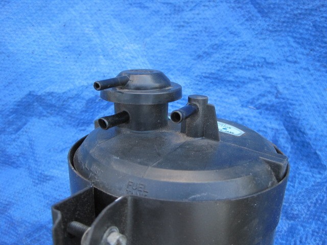 たそ 90-95 Nissan 300zx 13s oem vapor canister with mounting
