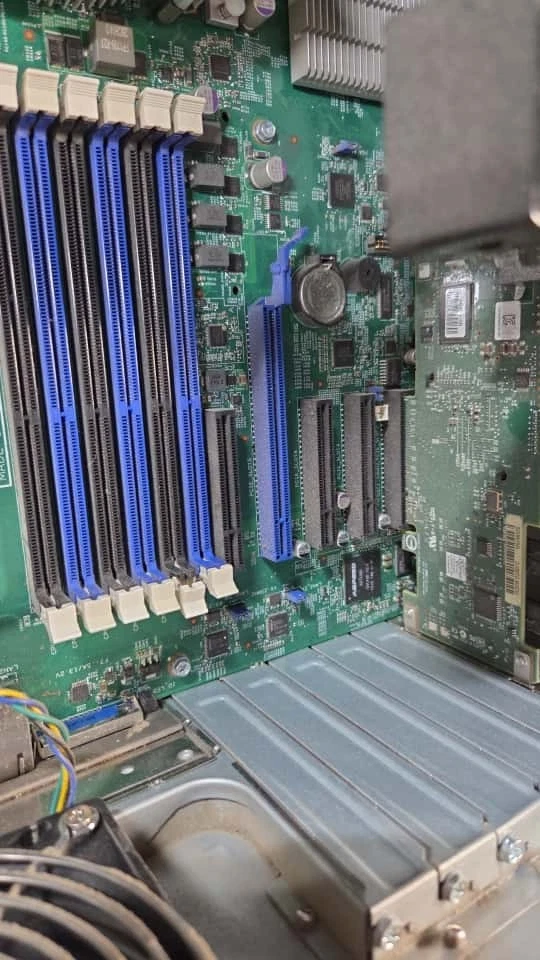 Lenovo TD 340 Think Server-8Bay Hot Swap-32GB PC3-RAID Backplane-Xeon-No HHD - Image 2 of 4