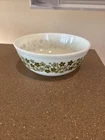 PYREX 404 Mixing BOWL ~ 4 qt ~ Spring Blossom Green / Crazy Daisy ~ Vintage Mint