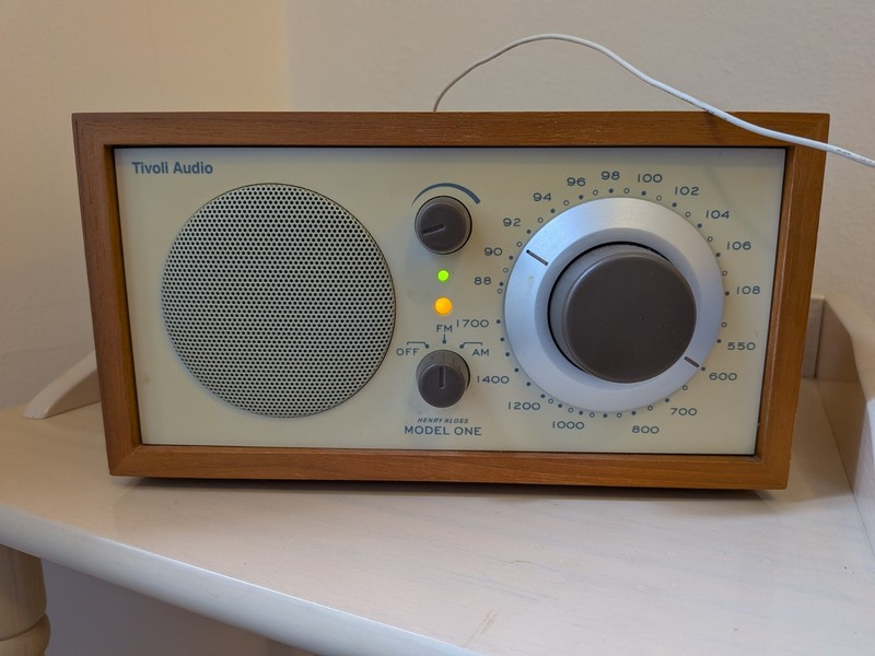 TIVOLI AUDIO MODEL 1 AM/FM ANALOG RADIO HENRY KLOSS WALNUT EXCELLENT CONDITION