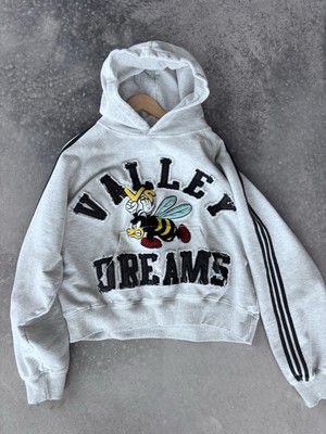 Size Large- Vale Lives Forever Anthem Pullover Oreo black/white Valley Dreams