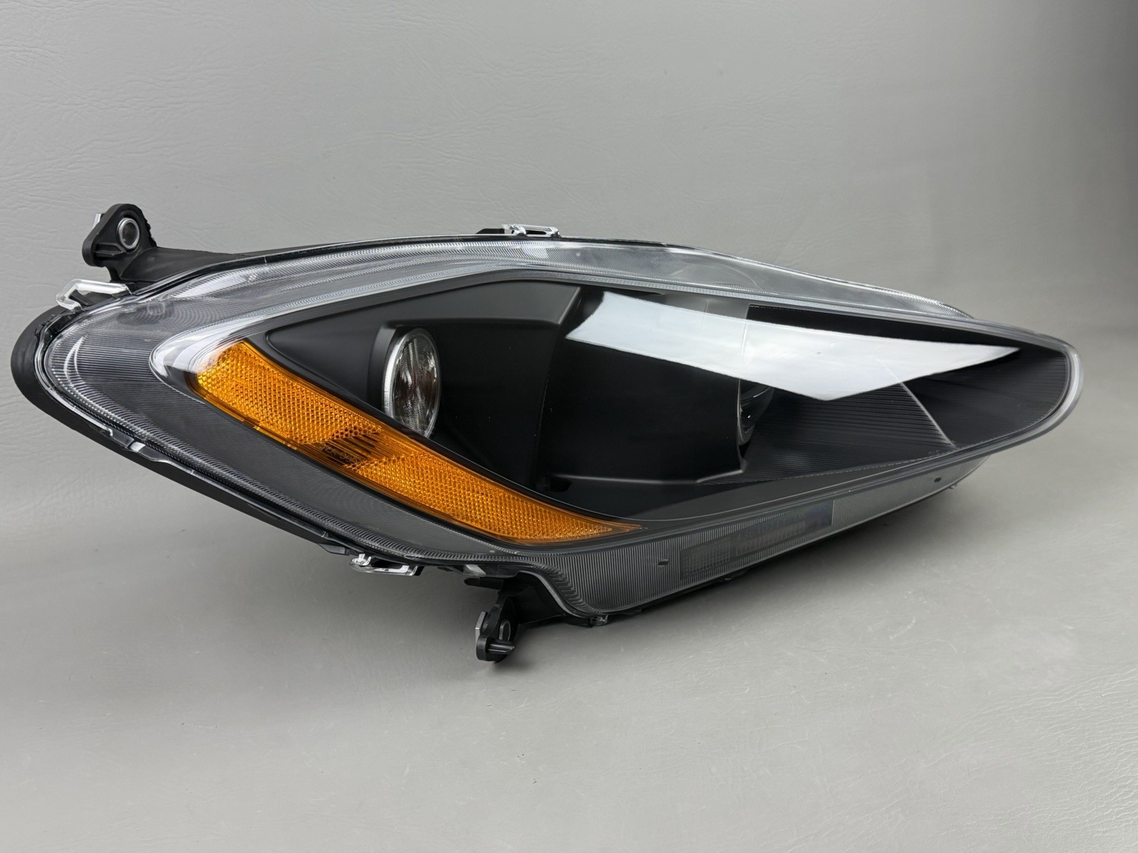 Maserati GranTurismo S 2008-2012 Right Headlight P/N 241468