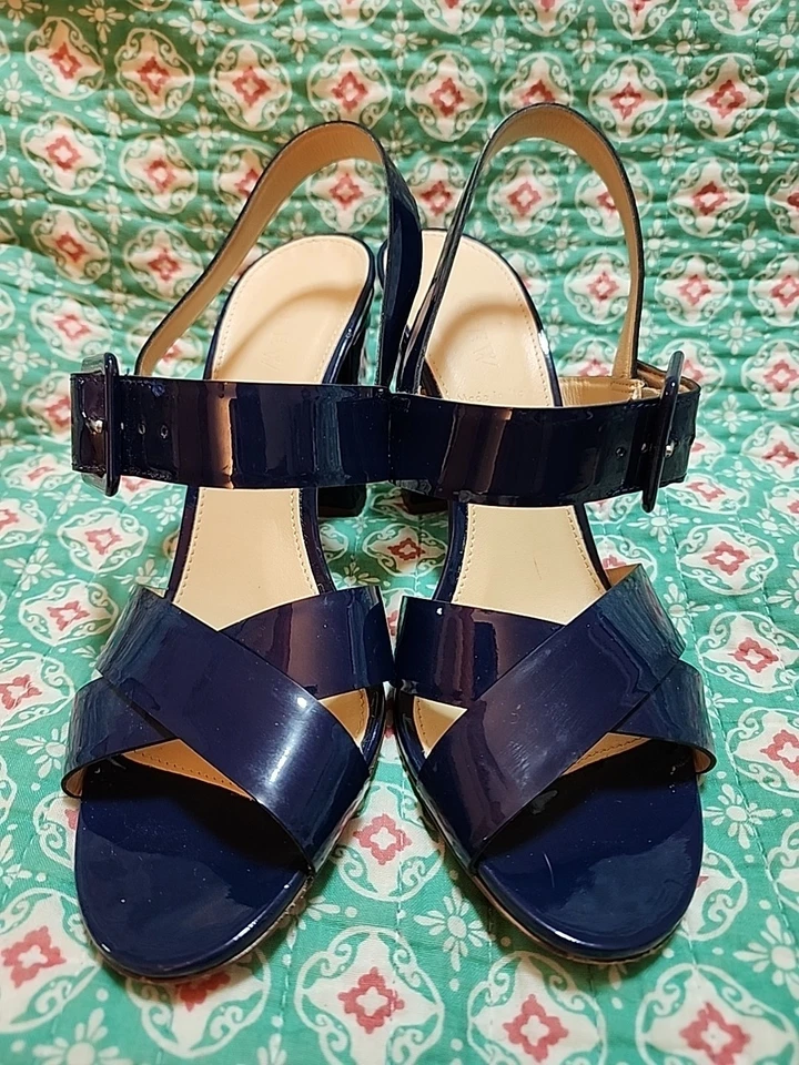 J. Tacones Crew azul marino con tiras de charol hechos en Italia talla 7,5 usados en excelente estado Foto 4 de 4