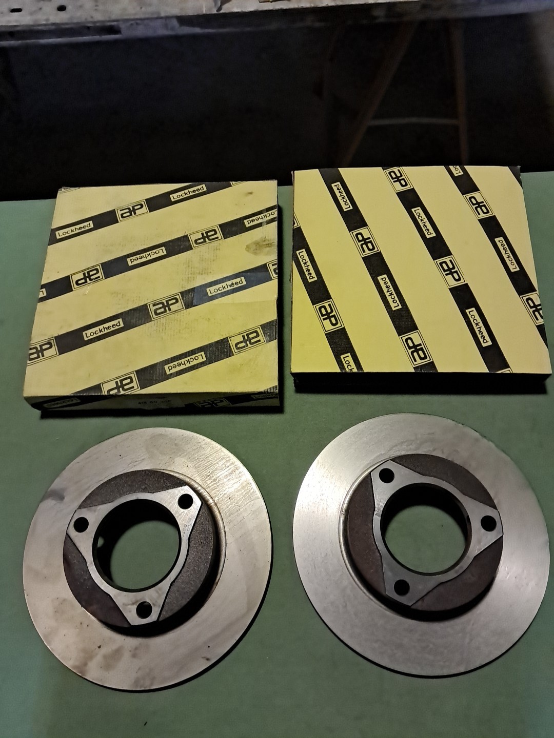 Disques de freins AV Lockheed 41460306 d'origine pour Peugeot 204 et 304 coupé et cabriolet