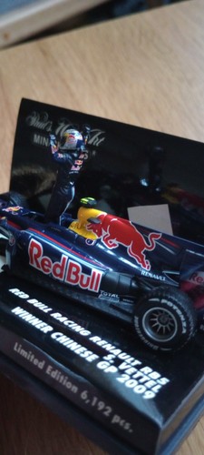 Red Bull Racing Renault RB5 S.Vettel Winner Chinese GP 2009 Limited Edition 1:43 - Picture 2 of 7