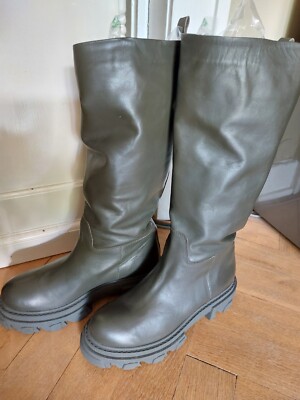  Neue Lederstiefel von inuovo in khaki; Größe 40
