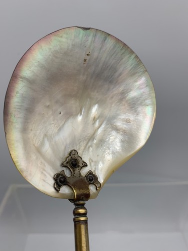 Antique Large Mother of Pearl Shell Caviar Serving Spoon with Brass Handle - Picture 9 of 17
