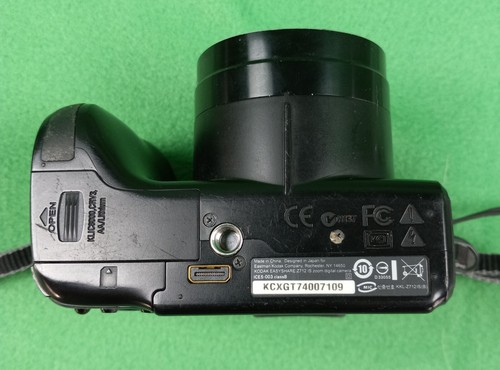 Kodak EasyShare Z712 IS 7.1 Megapixel Digital Camera - Picture 5 of 11