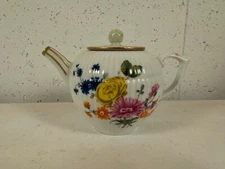 1985 Victoria & Albert Museum Franklin Mint Porcelain Furstenberg Mini Teapot