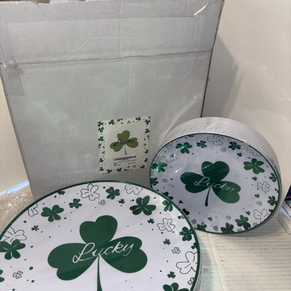 Juego de 60 platos de plástico duro para el día de San Patricio solo di "suerte" Foto 2 de 4