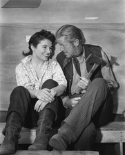 Dan Duryea And Audie Murphy Smiling Face And Face 5x7 Picture Celebrity Print