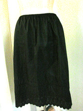VTG 60s Half Slip BLACK Scalloped Hem EYELET Embroidery VGC L Nylon Aristocraft