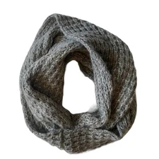 Aeropostale Gray Infinity Knit Scarf 100% Acrylic 9" x 32"
