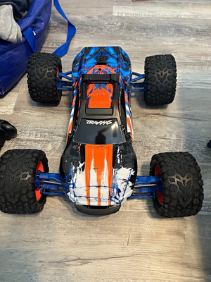  Traxxas E-Revo 2.0 6S Brushless   Upgraded, 2 Batteries + Charger + Remote 