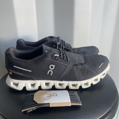 On Cloud 5 Running Sneakers Womens Size 8 Black White Athletic Trainer