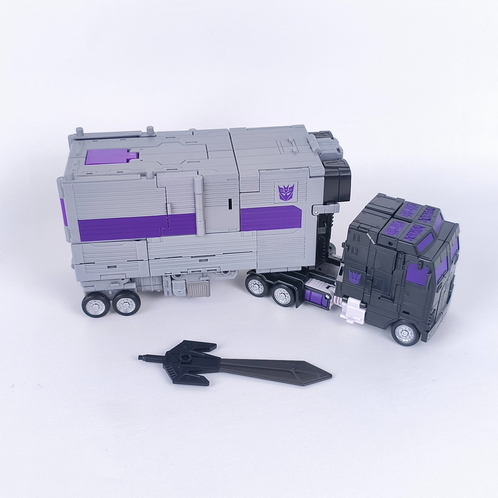 Transformers Decepticon Motormaster Complete Legacy Commander Class