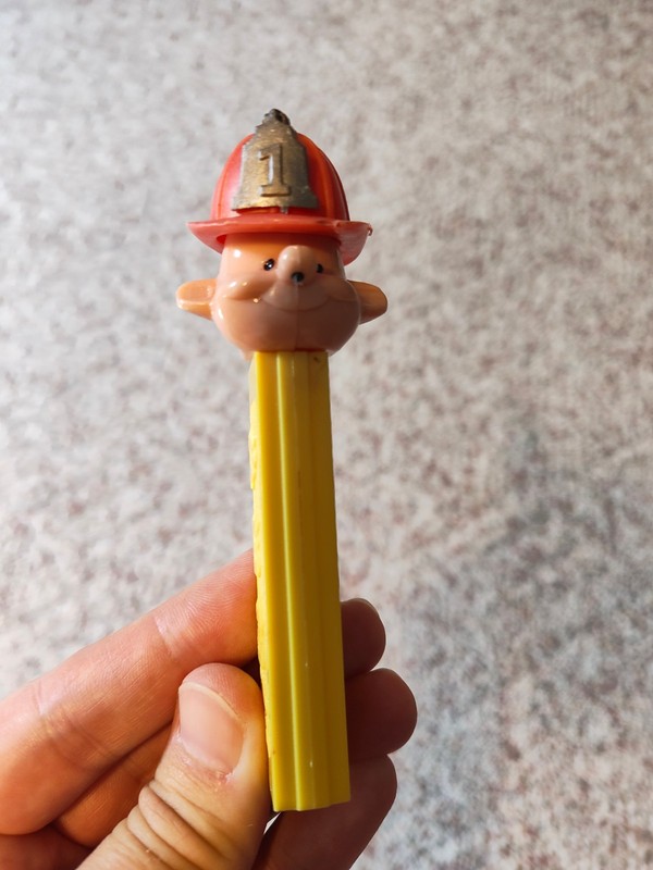 Pez boy Fireman vintage 1970 dispenser VG