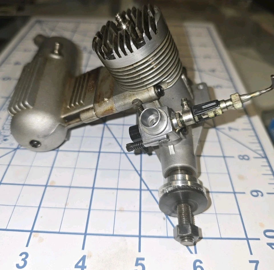 VINTAGE ~ O.S. MAX 40 FP, RC Airplane Model Engine w/ Muffler - Image 3 of 4