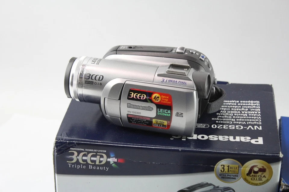 Vintage Handheld Video Cameras Inc Panasonic NV-DS27B Working x 3 - Image 2 of 4