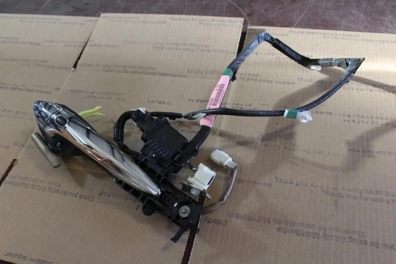 Lexus LS460 2007 manija de puerta trasera izquierda del lado del conductor cromada Foto 2 de 4