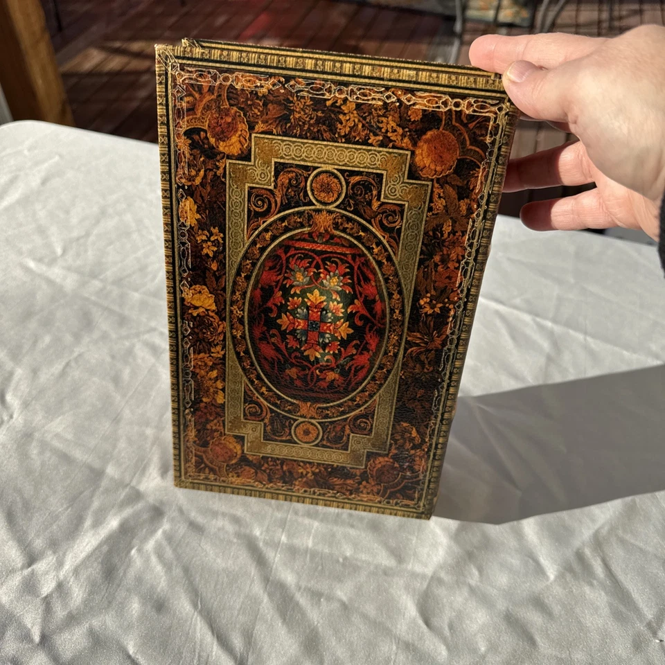 Caja de libros de imitación para decoración y almacenamiento Foto 4 de 4