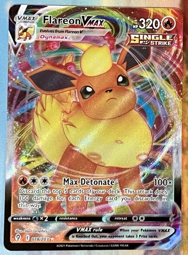 Flareon VMAX 2021 Pokemon 018/203 SWSH07: Evolving Skies Holo TCG