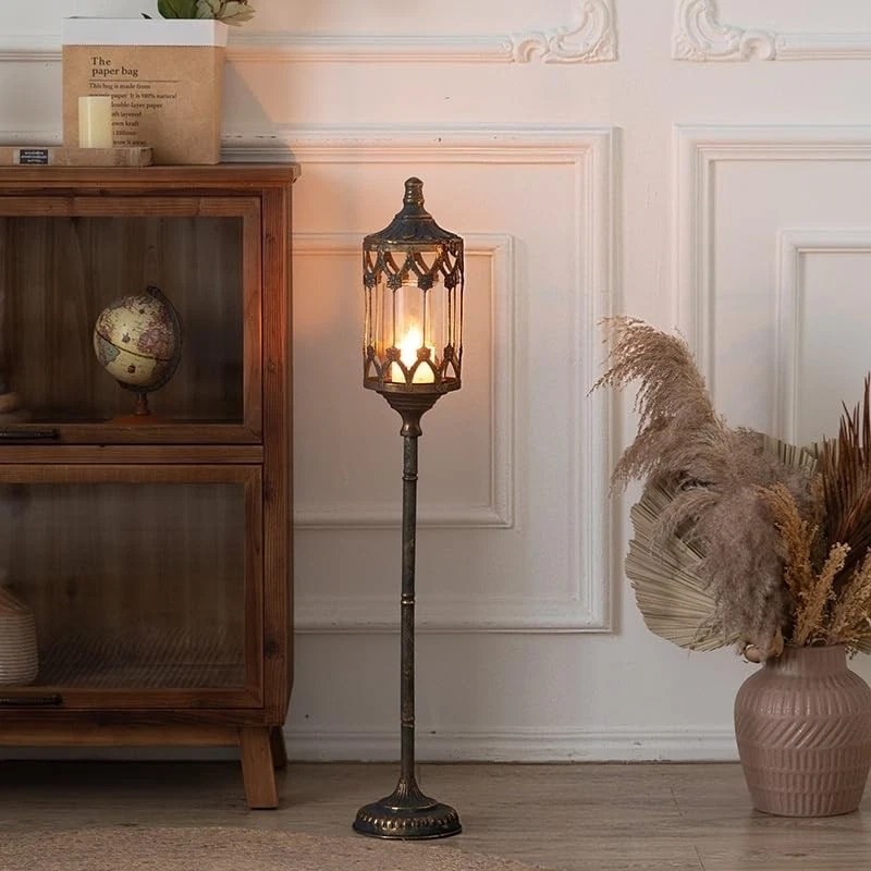 Candelabro de piso vintage - 37,1" de alto antiguo candelabro dorado con vidrio L... Foto 2 de 4