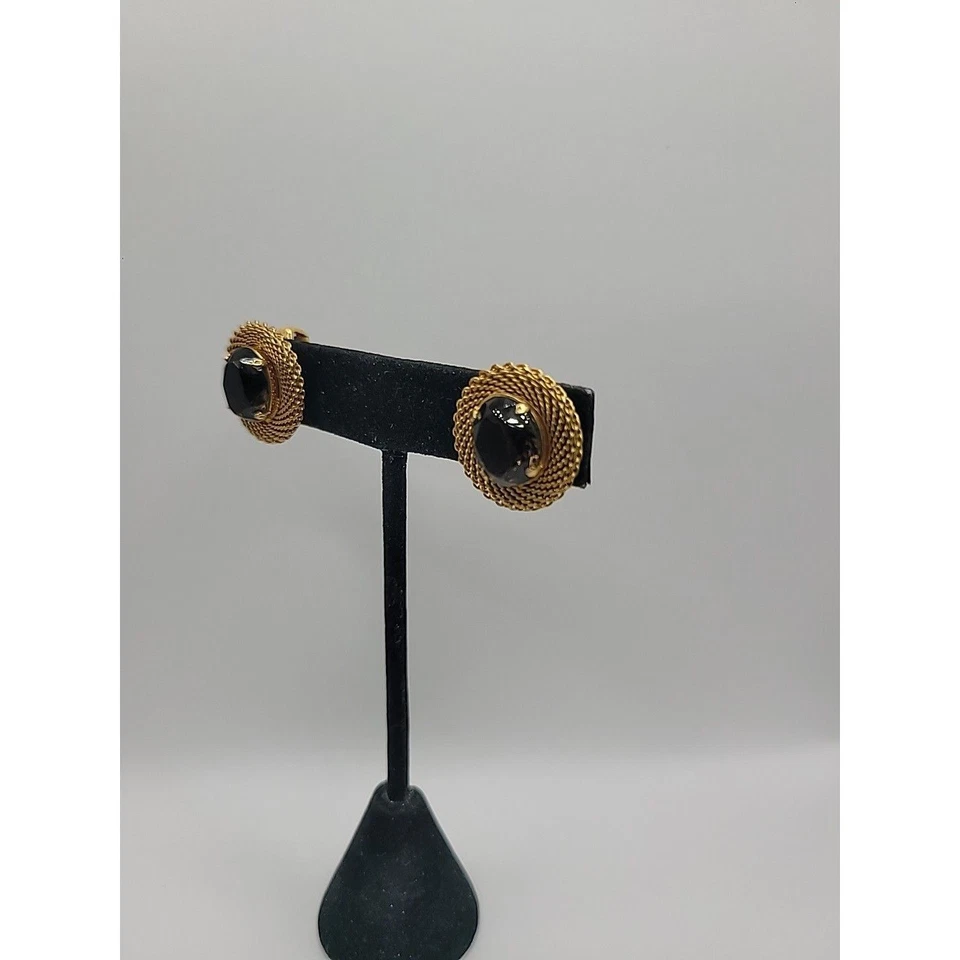 Pendientes de clip de malla de cuerda tono dorado vintage centro de vidrio marrón ahumado Foto 3 de 4