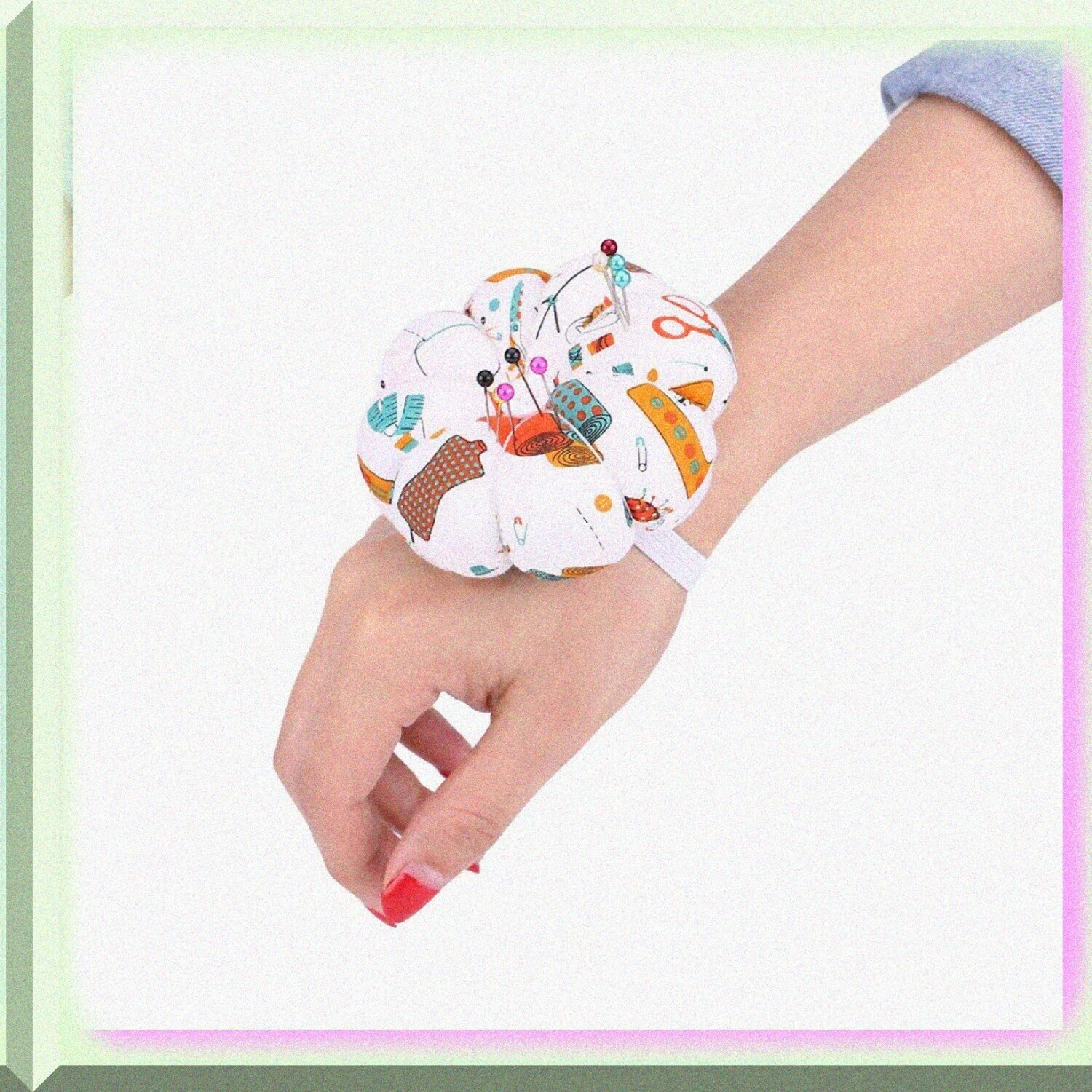 Pumpkin Blossom Pin Kit: Floral Sewing Storage with Removable Tray, Built-in Pin