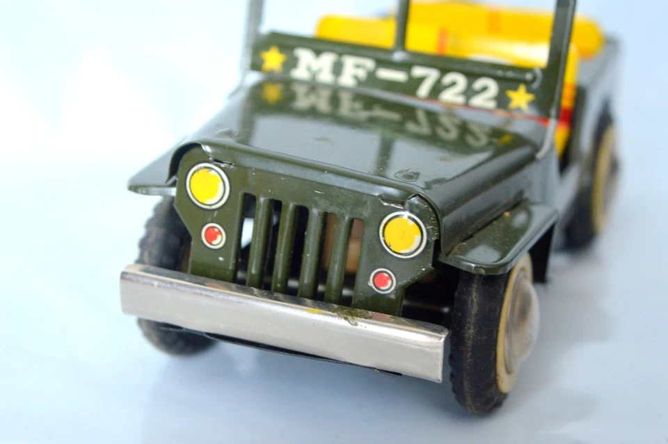 VINTAGE CHINA LAND ROVER FRICTION MT 722 TIN CAR TOY AUTO IN ORIGINAL BOX - Image 4 of 4